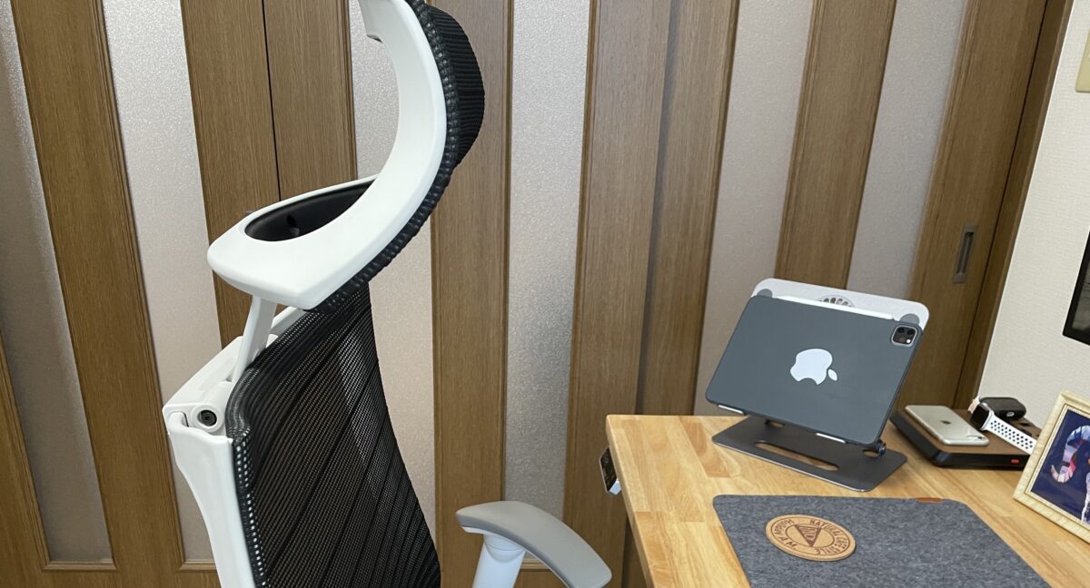Baronチェア ヘッドレストを前に可動
