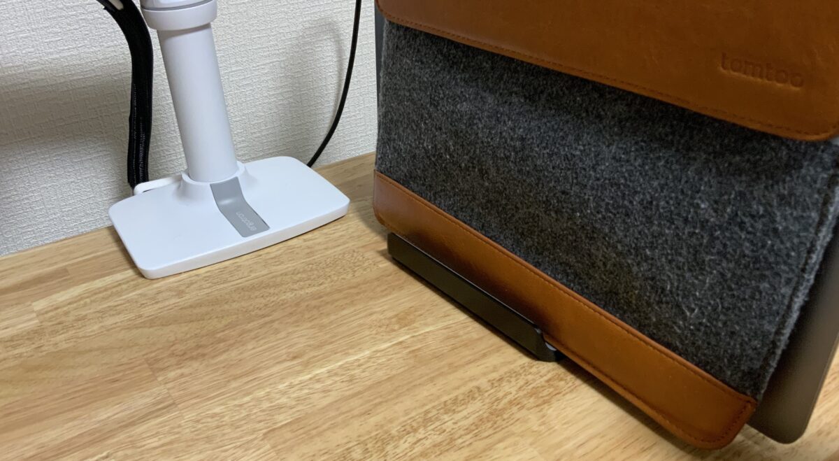 貫通した下穴を隠す
