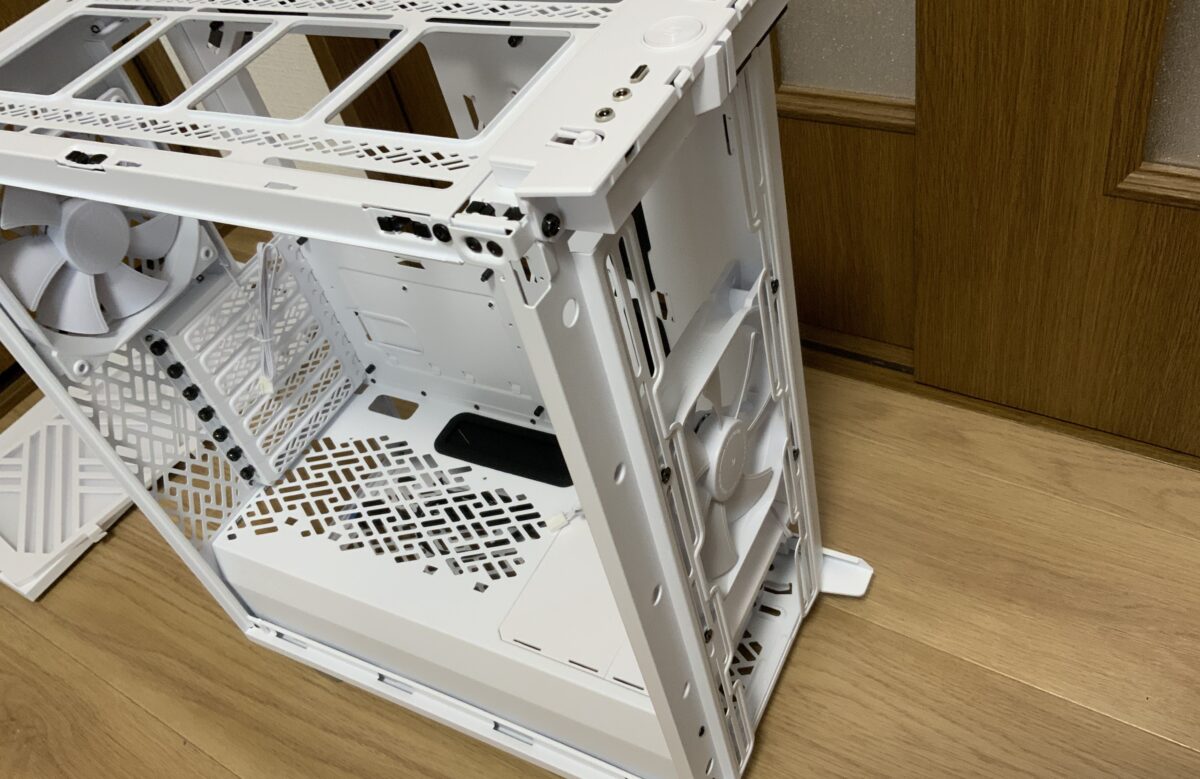 Fractal Design Define 7 Compactのフロントを取り外す
