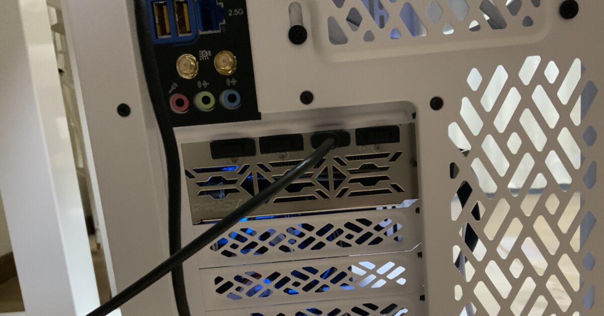 グラフィックボードにHDMIを接続