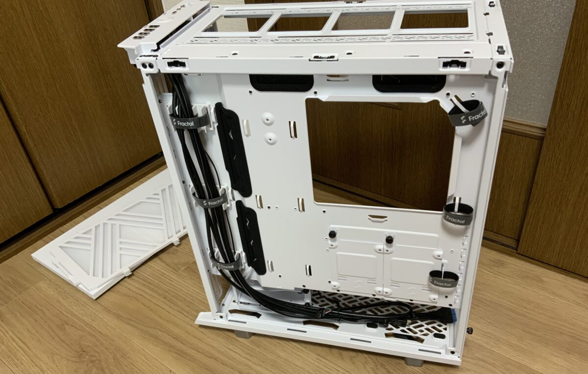 Fractal Design Define 7 Compactの背面ケーブル