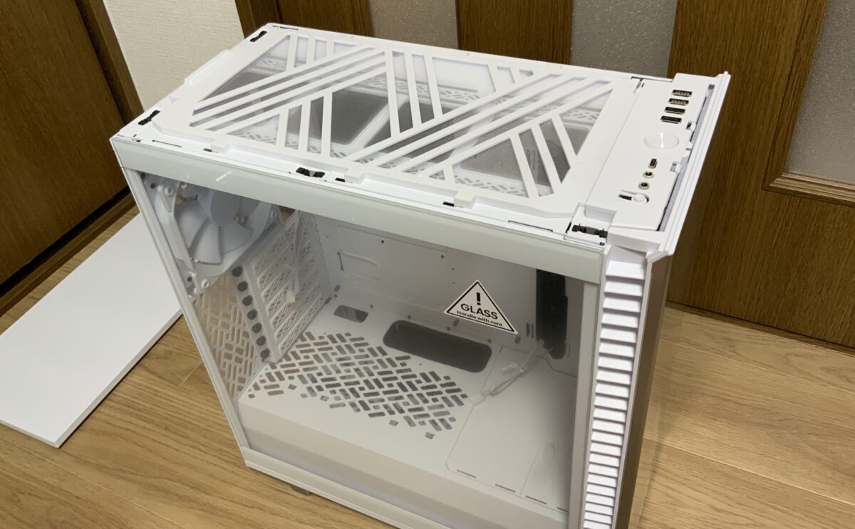 Fractal Design Define 7 Compactの天板を取り外す