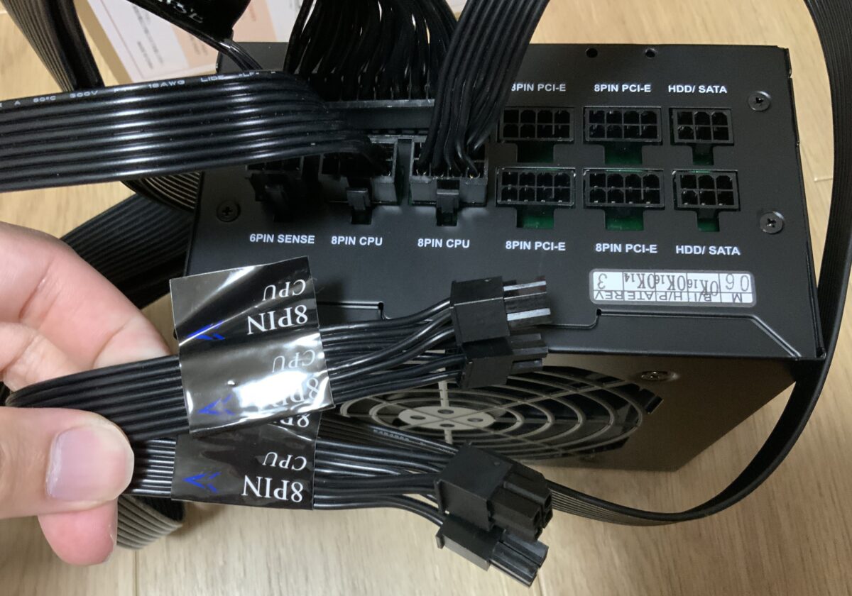 玄人志向の電源のGPUやCPUの接続