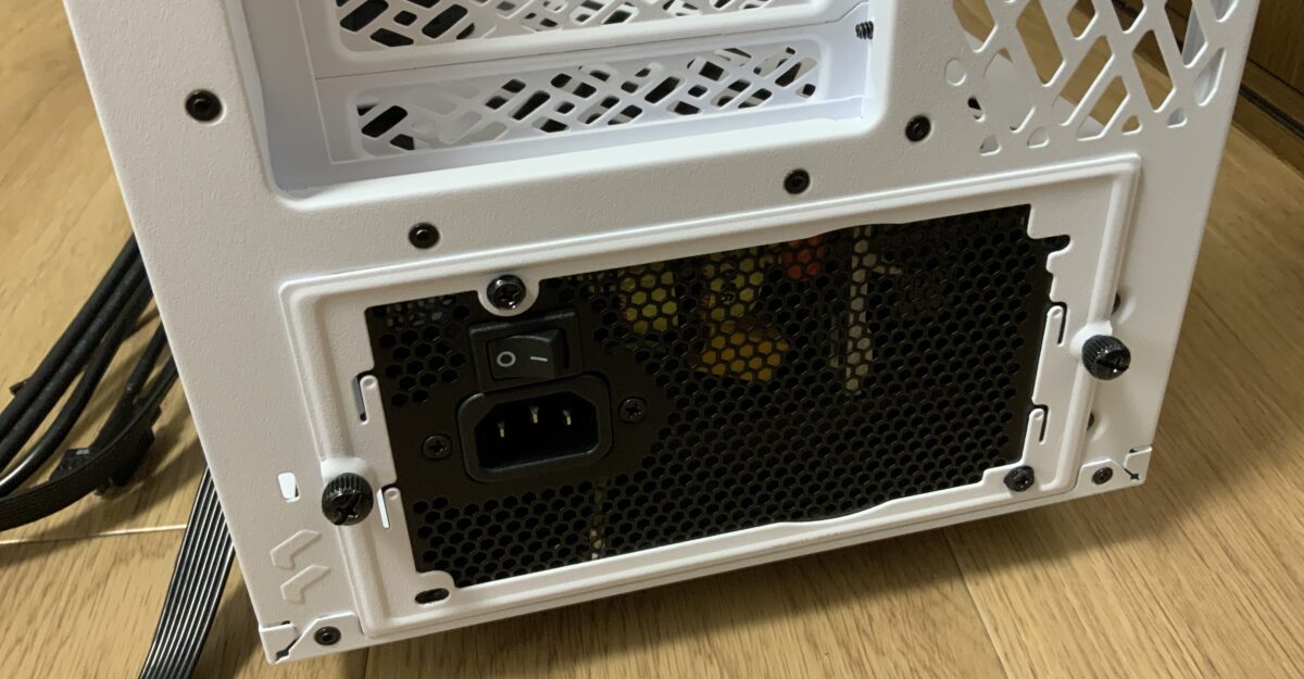 Fractal Design Define 7 Compactの電源取り付け 4