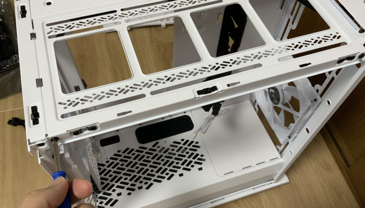 PCケースにマザーボード取り付け 1