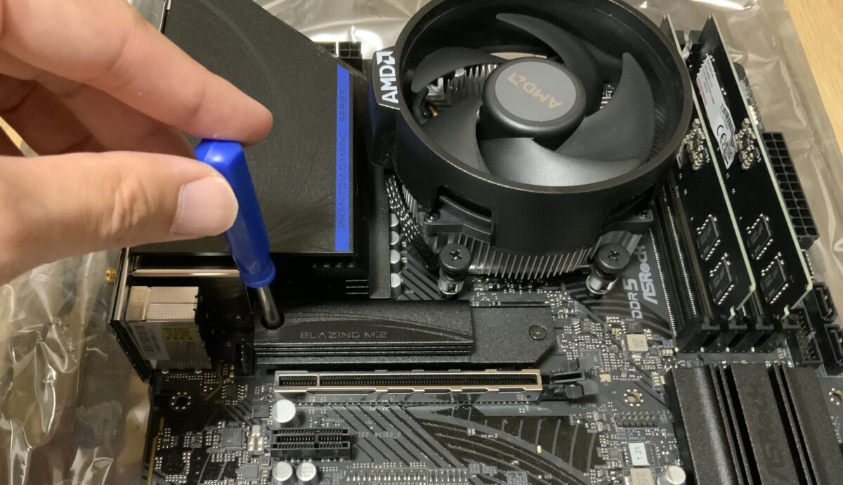 SSDの取り付け 1
