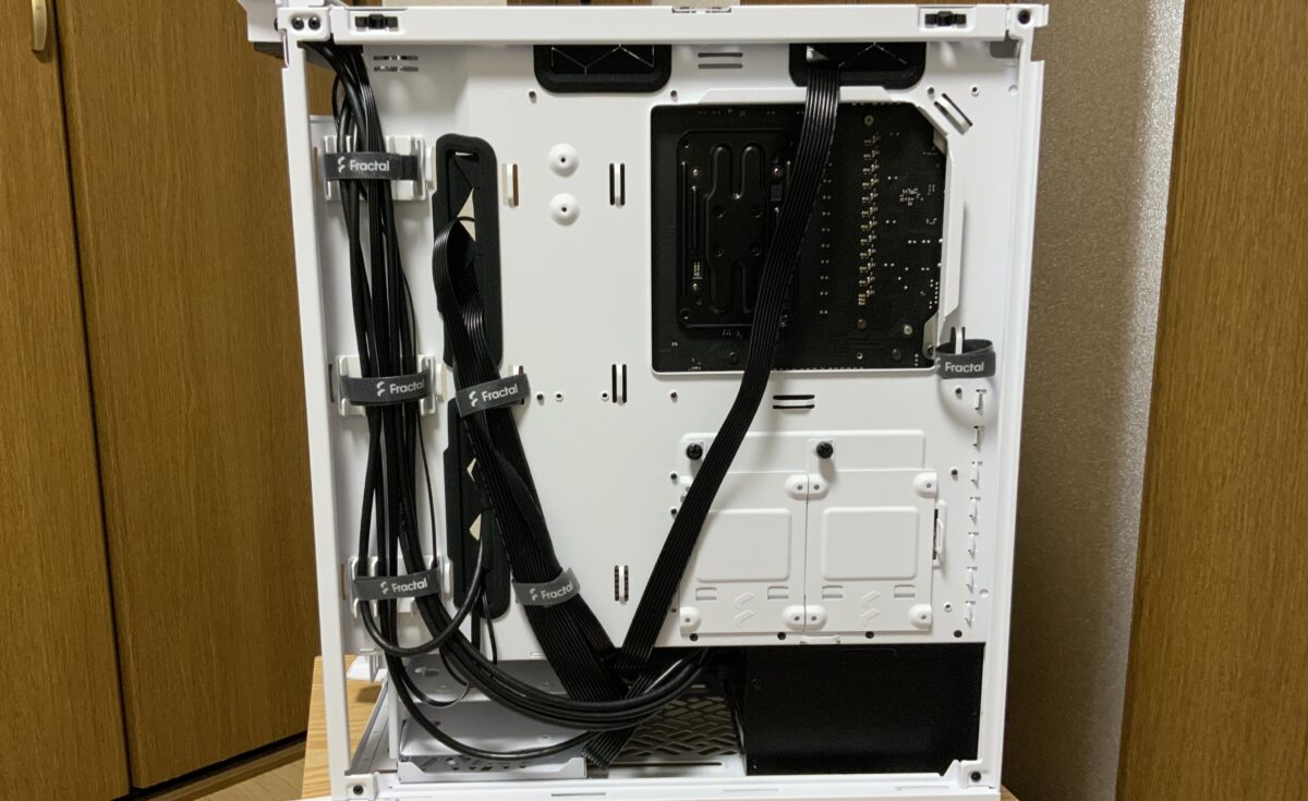 Fractal Design Define 7 の背面整理