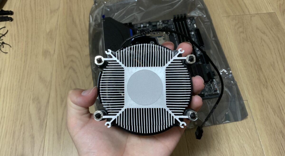 CPUクーラーの取り付け 2