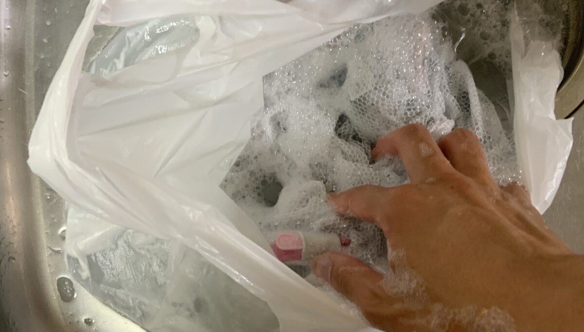 キートップを食器用洗剤で洗う