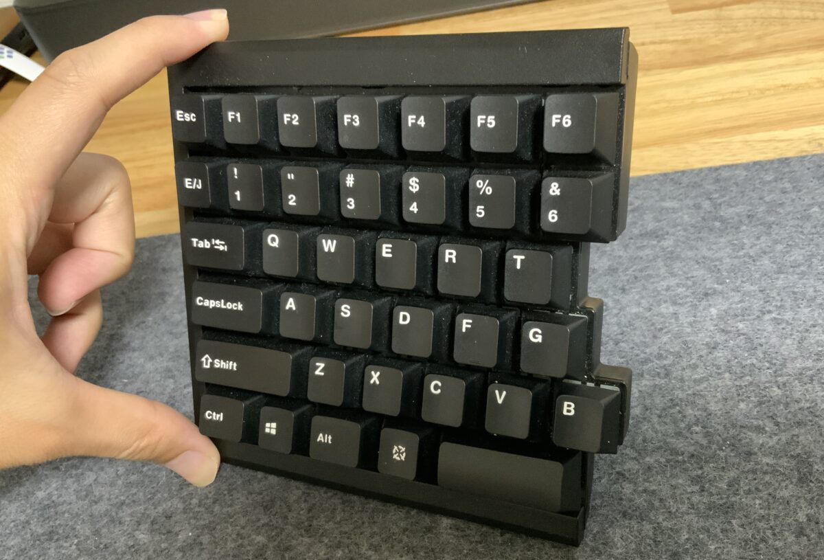 分割キーボード掃除前 拡大