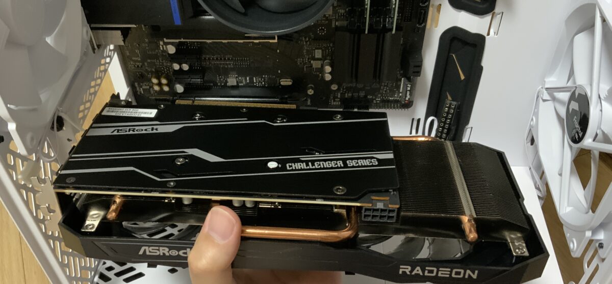 グラフィックボードのはめ方が甘い