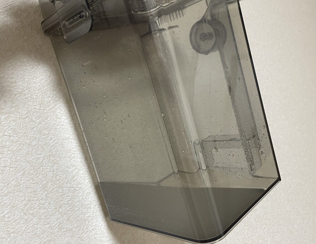 エコバックス X1 OMNI 水拭き掃除後のタンク